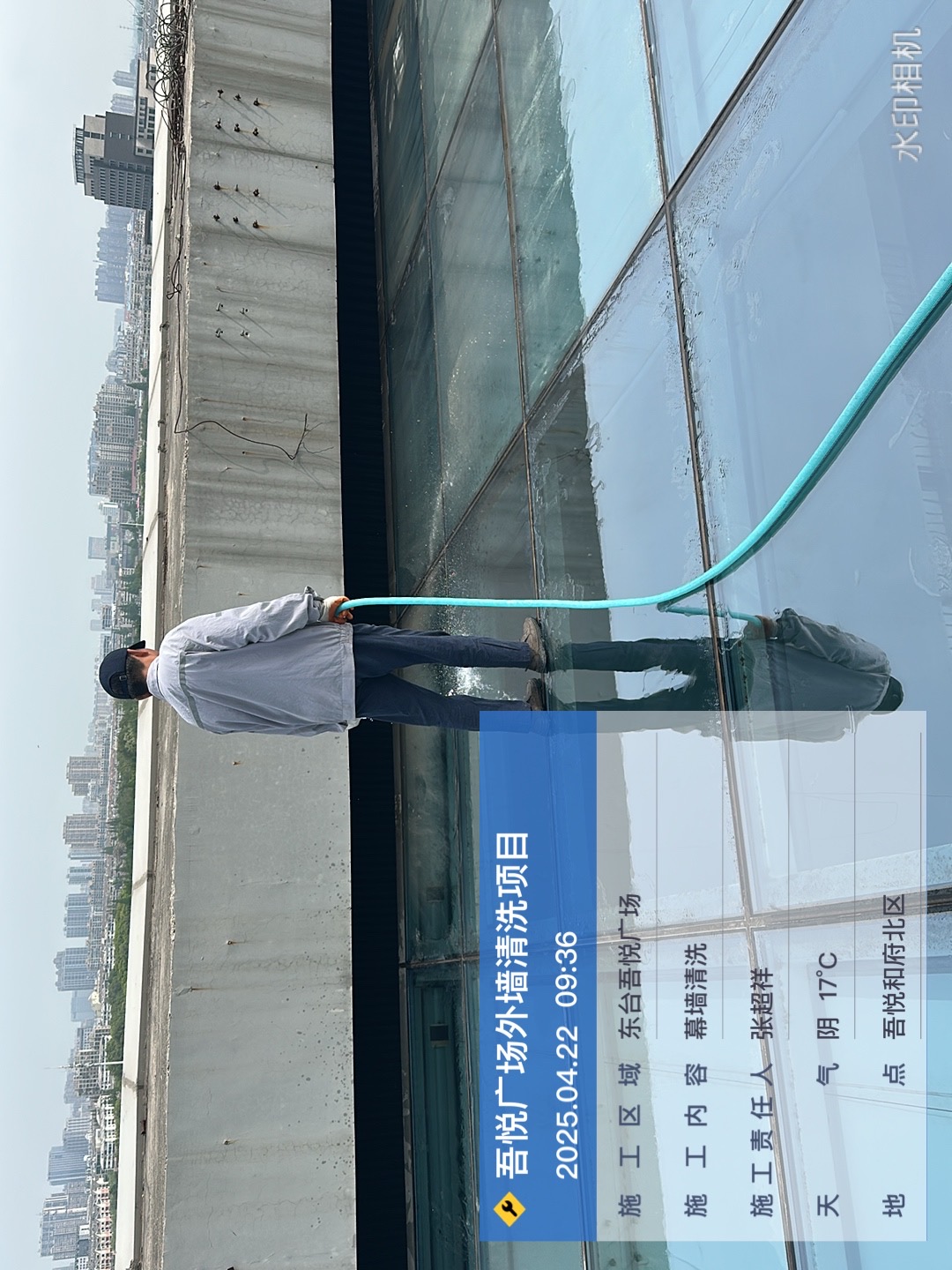 江苏东台吾悦广场幕墙清洗